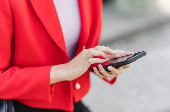 The Many Advantages of Gambling Online