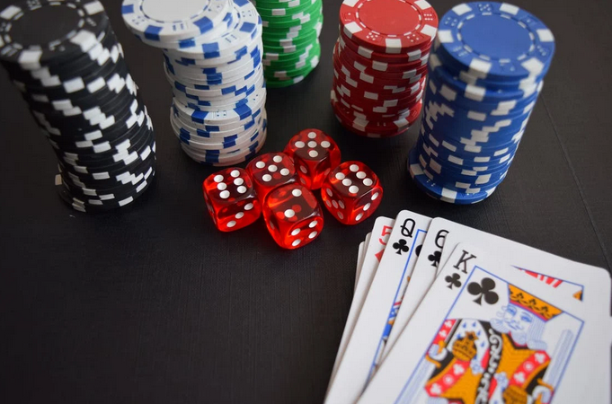 Telltale Signs You Need to Fold in Texas Hold’em Poker